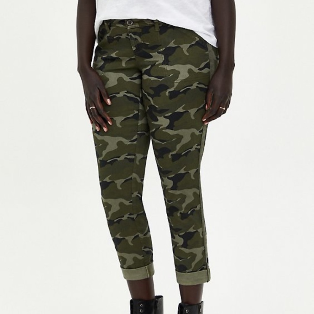 TORRID Crop Aviator Pant - Twill Camo, Size 28, Brand New With Tags!